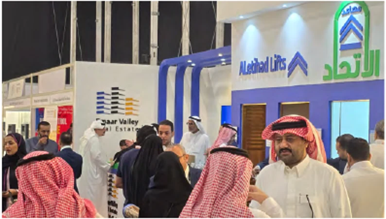 Exhibitors and visitors connecting at CIDEX