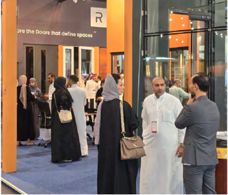 Exhibitors and visitors connecting at CIDEX
